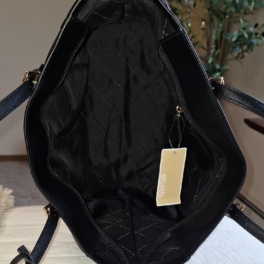 Michael Kors Black Leather Shoulder Bag with Gold Accents! - Picture 6 of 7